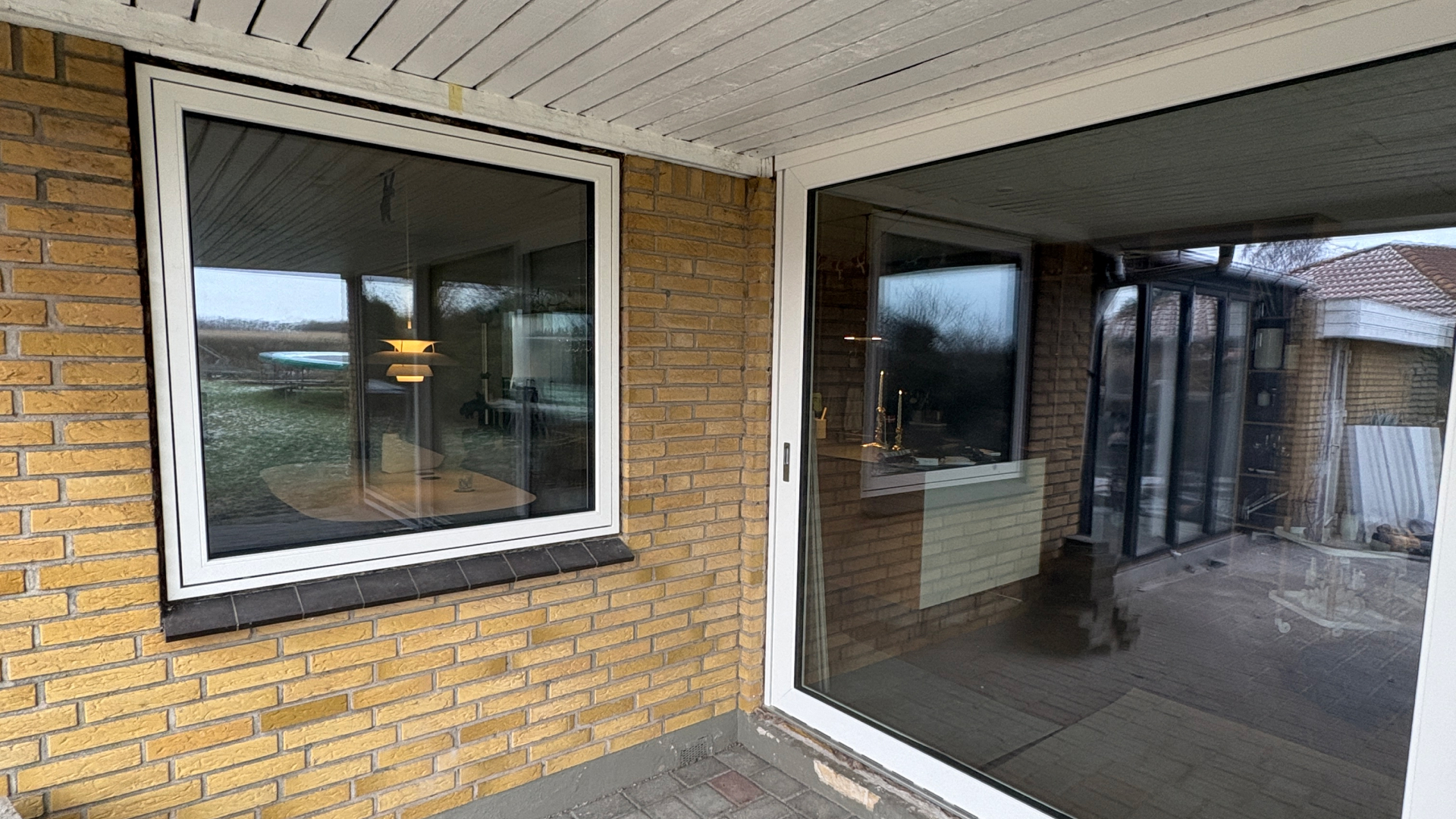 Vinduesmontage i Ølholm af Tømrerne Krogh og Porsgaard