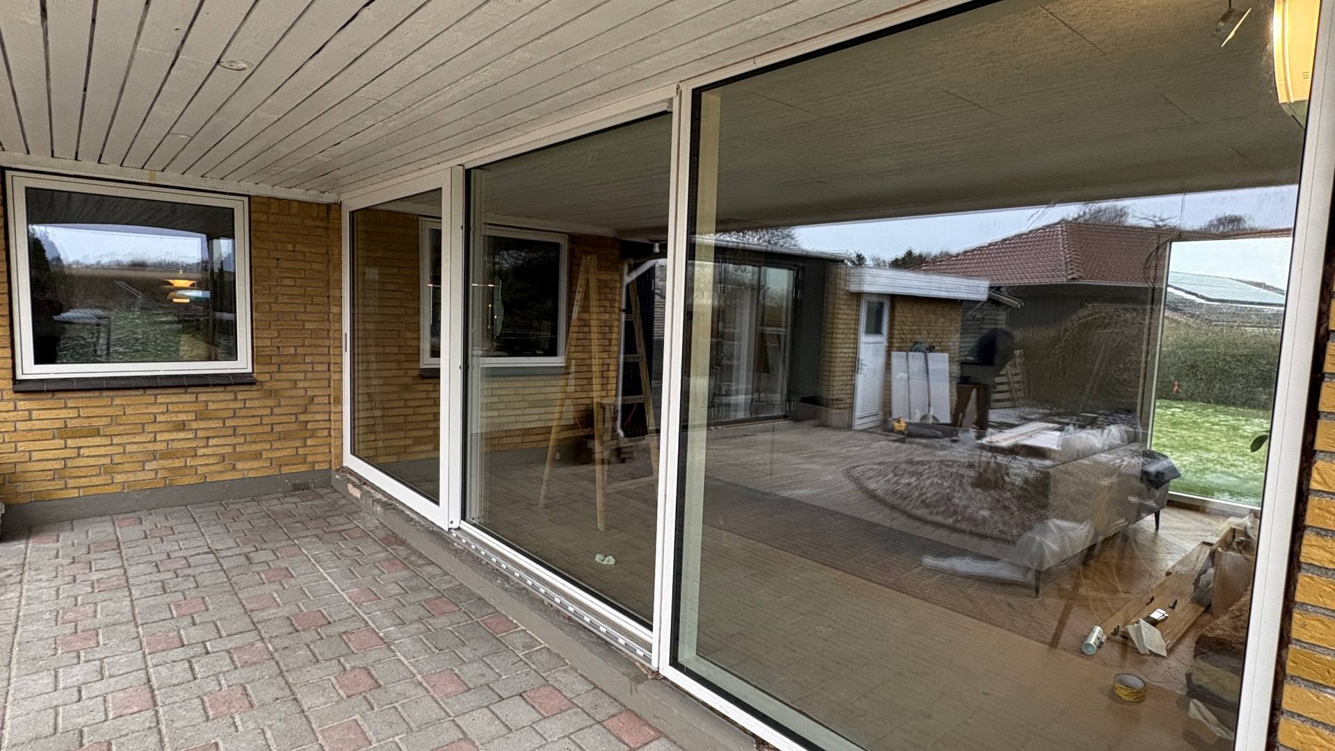 Vinduesmontage i Ølholm af Tømrerne Krogh og Porsgaard